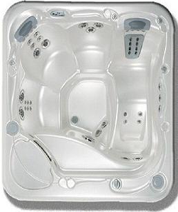 Vue sans eau d'un spa HotSpring, hydrojets et ergonomie