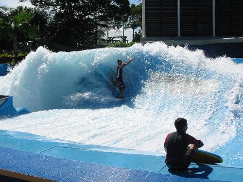 Piscine pour surfeurs du dimanche !