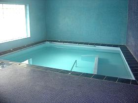 Piscine pour L'APAJH, association pour personnes handicapées.