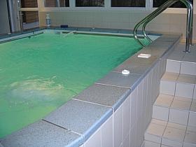 Piscine médicale d'intérieur, hydromassage.