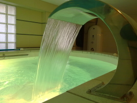 Piscine médicale cascade / fontaine.