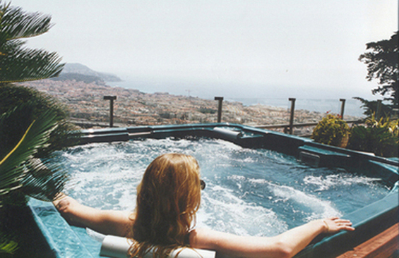 Photo piscine ou spa de CLAIRAZUR, partenaire d'Eauplaisir