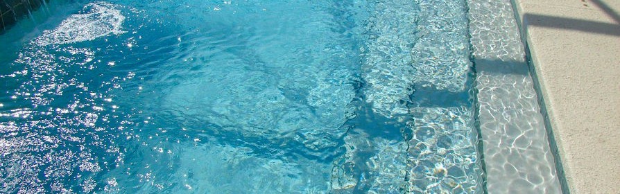 piscine coque polyester 2026