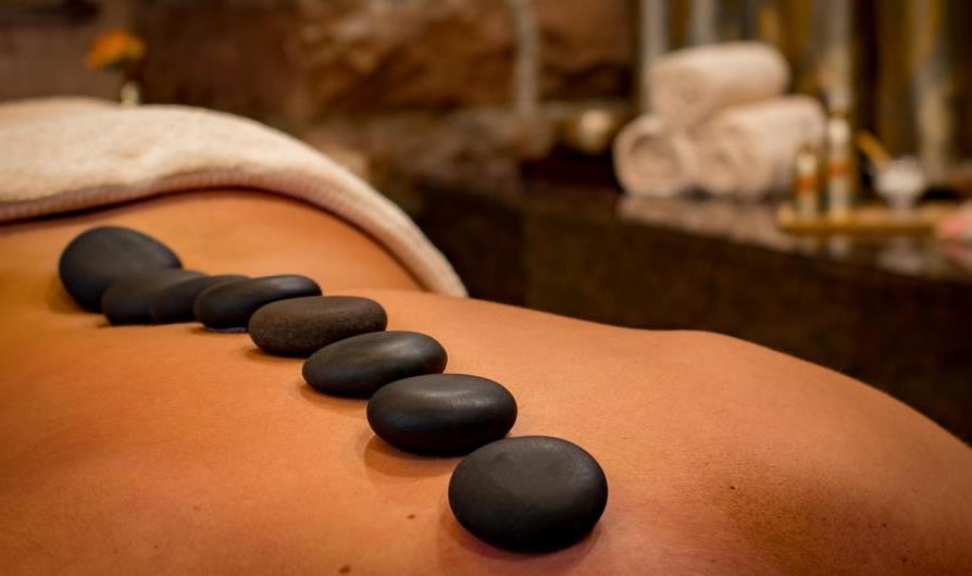 Spa, massages aux pierres chaudes